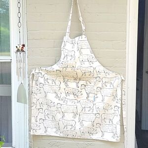 Butchers Cut Chefs Apron With Front Pocket And Adjustable Strap.